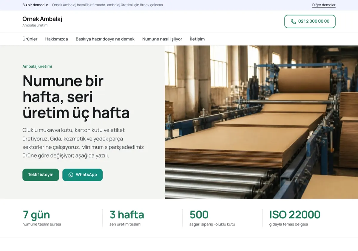 Solda “Numune bir hafta, seri üretim üç hafta” başlığı ve teklif düğmeleri, sağda oluklu mukavva hattı; altta 7 gün, 3 hafta, 500 ve ISO 22000 rakamları.